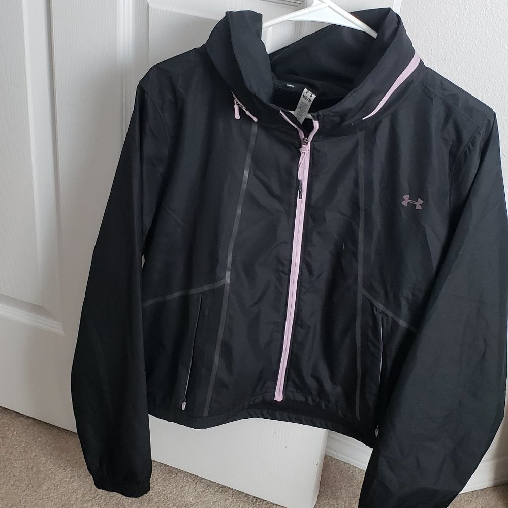 Under Armour Women's black windbreaker - Size Medium - LIKE NEW